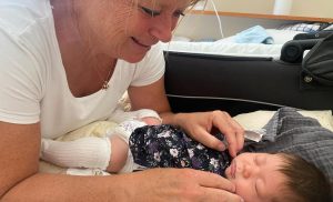 Baby sover efter Kranio Sakral Terapi hos Den Blå Delfin på Amager